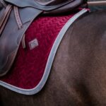 Kentucky Horsewear - Tapis De Dressage Velvet Contrast Bordeaux – Image 3