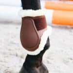 Kentucky Horsewear - Protège Boulets Young Horses Sheepskin Old Marron – Image 2