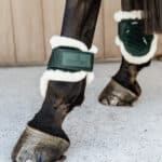 Kentucky Horsewear - Protège Boulets Young Horses Velvet Sheepskin Vert Sapin – Image 2